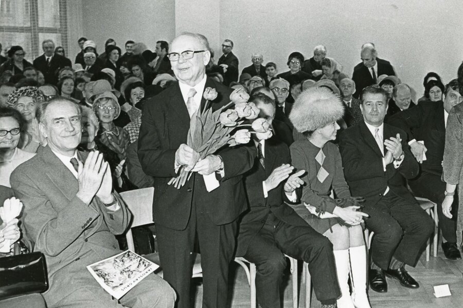 nár. umělec Jaroslav Grus